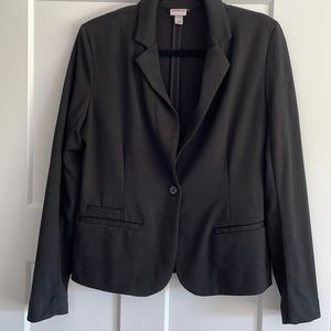 Women’s black comfortable blazer